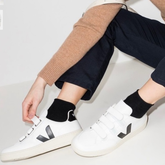 Veja Shoes - Veja Recife Logo Velcro Low-Top Sneaker women’s size 5